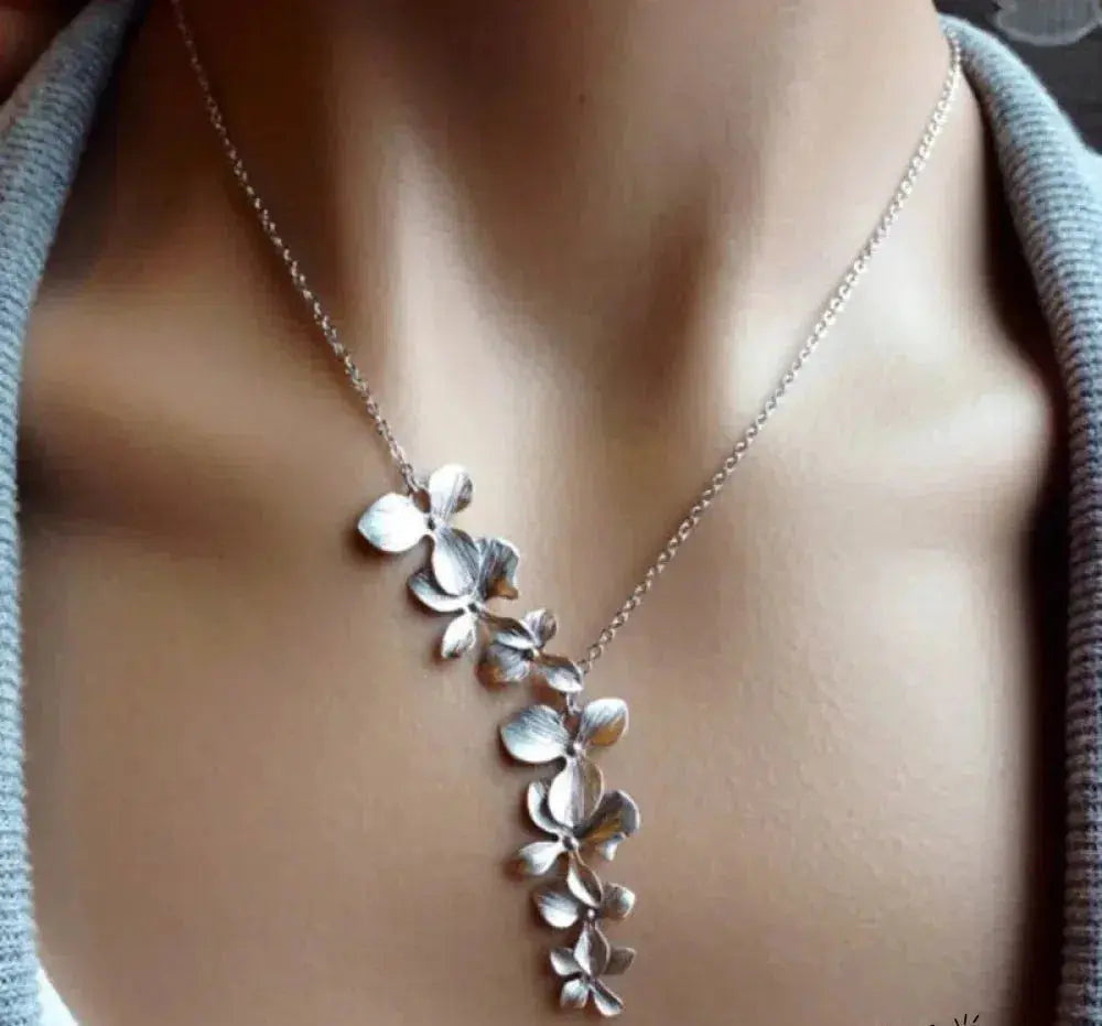Collier vintage en argent avec fleurs